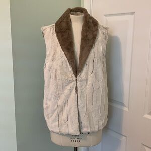 Alfred Dunner Size Medium Reversible Faux Fur Vest
